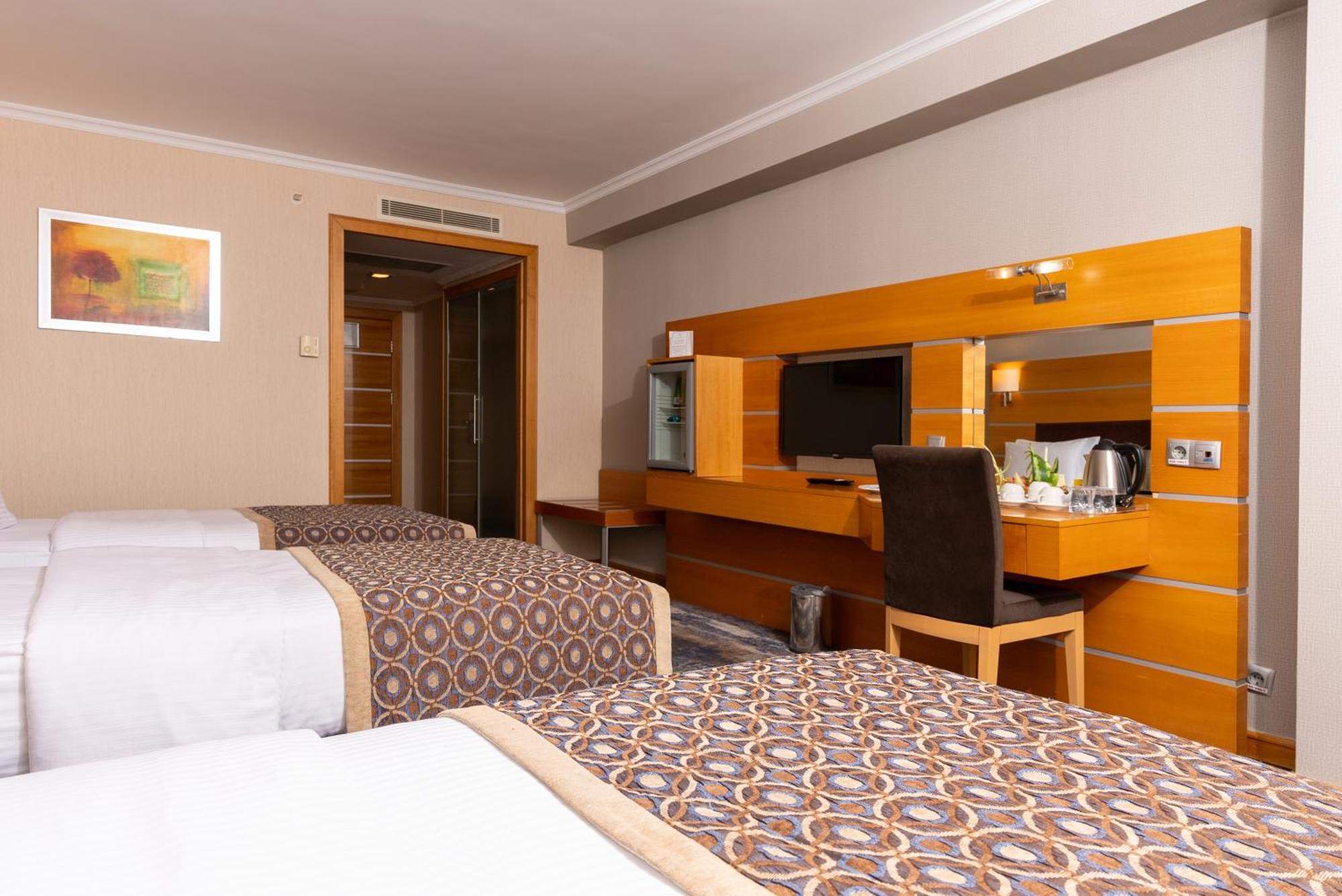 Triple Room,1546014739:JPEG