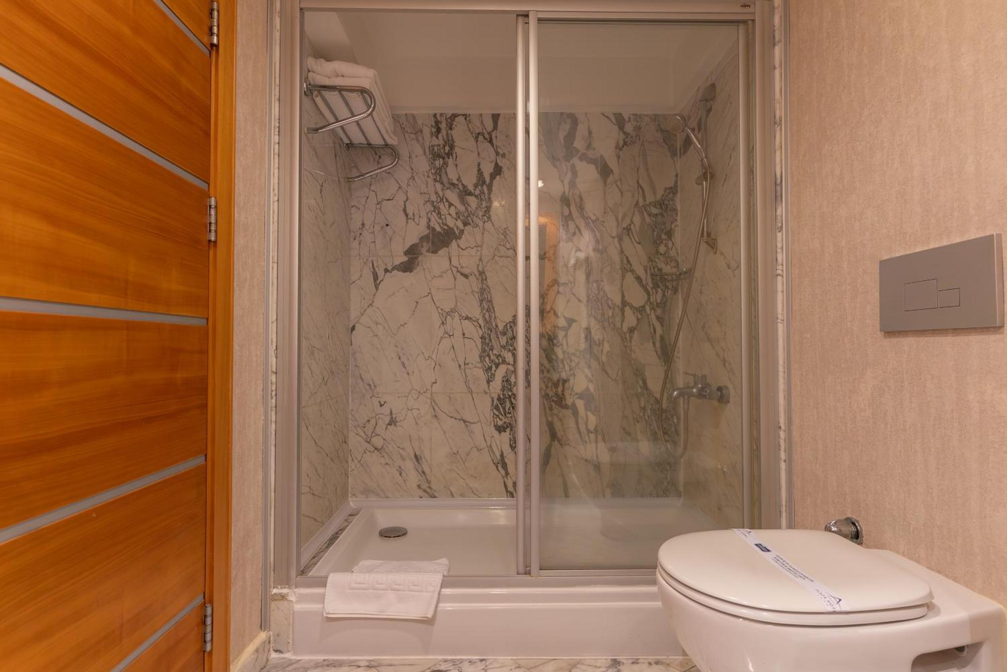 Deluxe Room,1546015363:JPEG